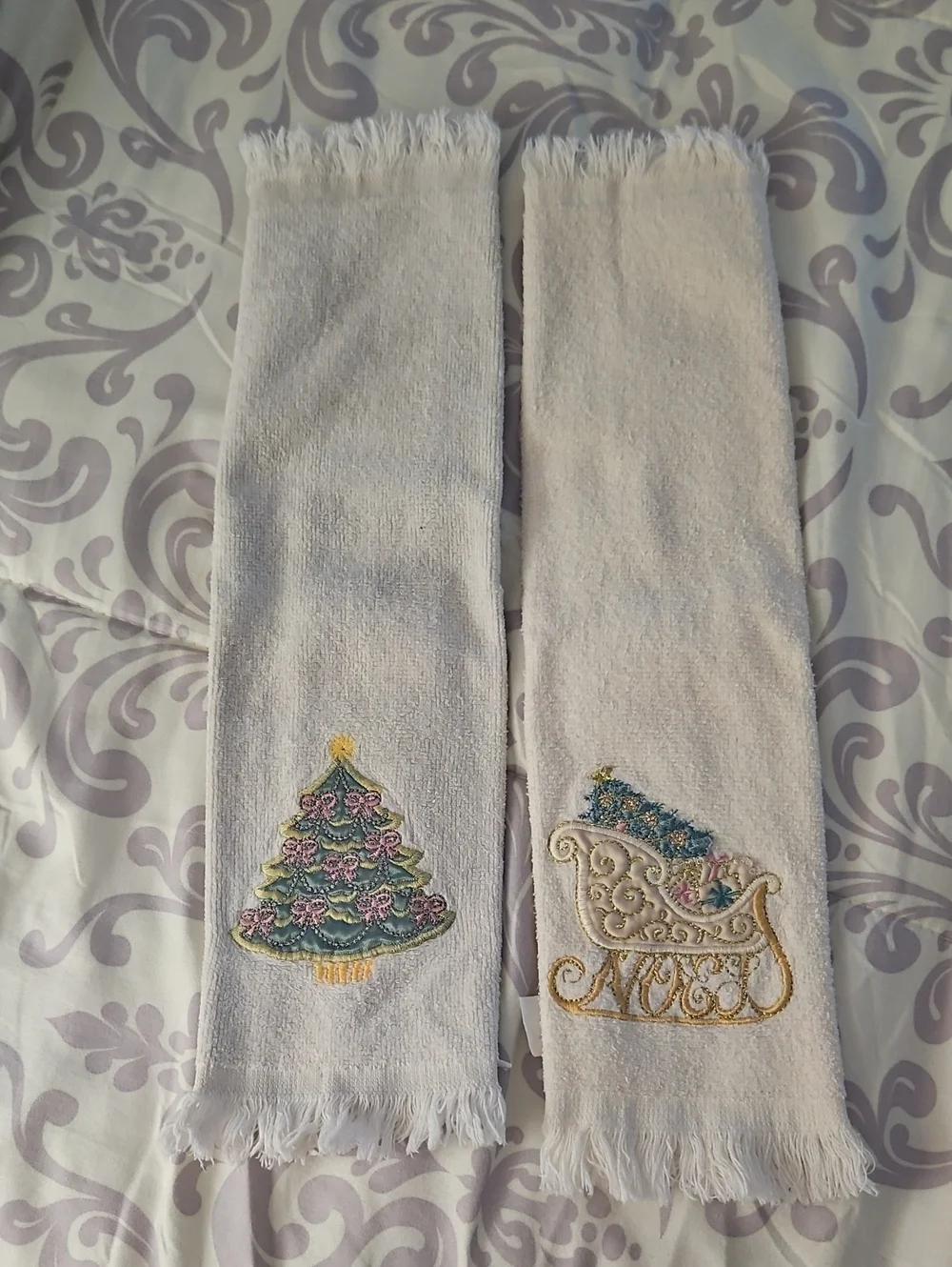 Christmas Towels <2> Finger Tip Sleigh Xmas Tree White Green Gold